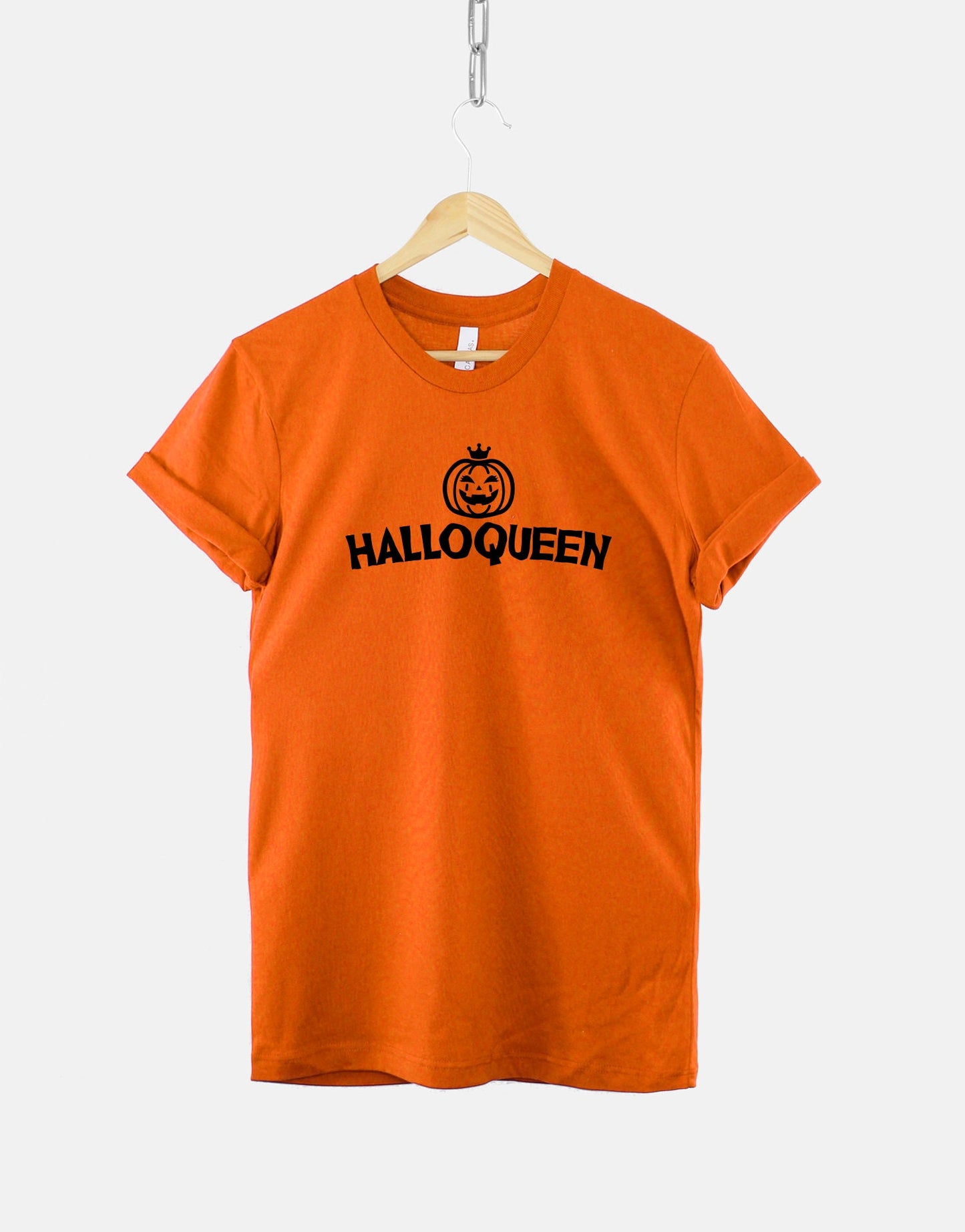 Halloqueen Women's T-Shirt - Funny Halloween Witch Girls Shirt