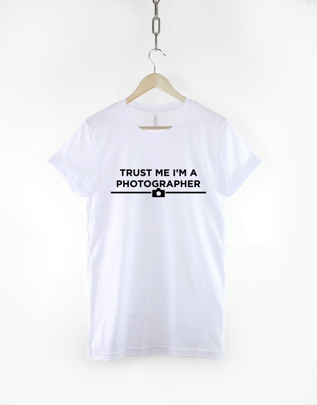 Photographer T-Shirt - Trust Me I'm A Photograher Camera Shirt